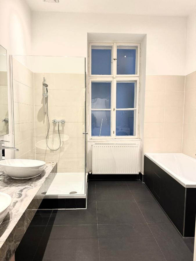Residential Elegance: Yourvienna Classic In Center Apartment Wien