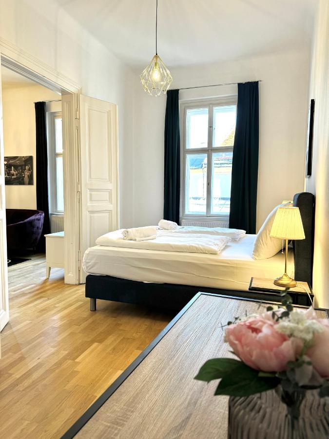 Residential Elegance: Yourvienna Classic In Center Wien