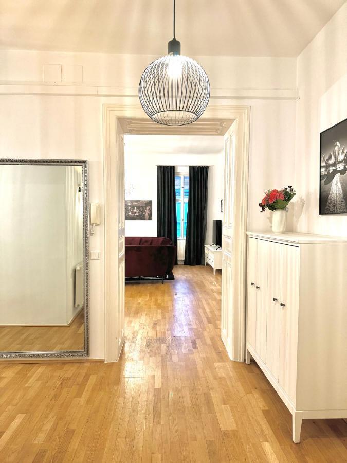 Residential Elegance: Yourvienna Classic In Center Apartment Wien