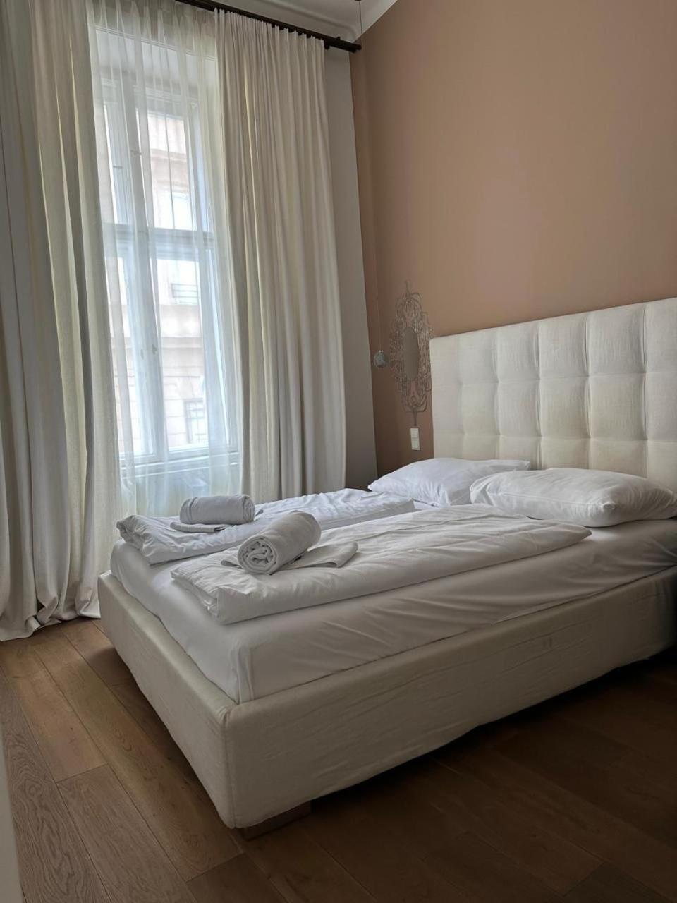 Residential Elegance: Yourvienna Classic In Center Apartament